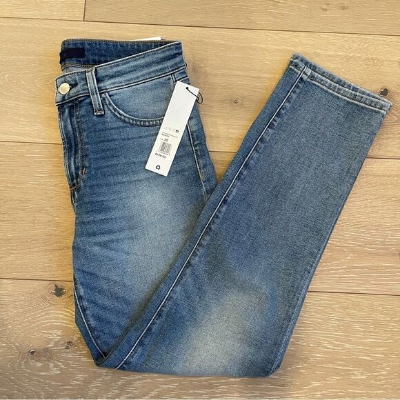 The Lara Ankle Cigarette Jeans
JOE'S - Picture 4 of 8